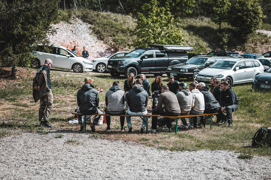 Teilnehmer einer Stop-the-Bleed-Schulung der Active Resilience Academy